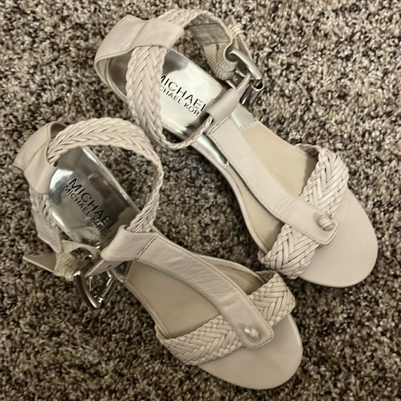 MICHAEL KORS Juniper t-strap woven leather heels - Picture 10 of 10